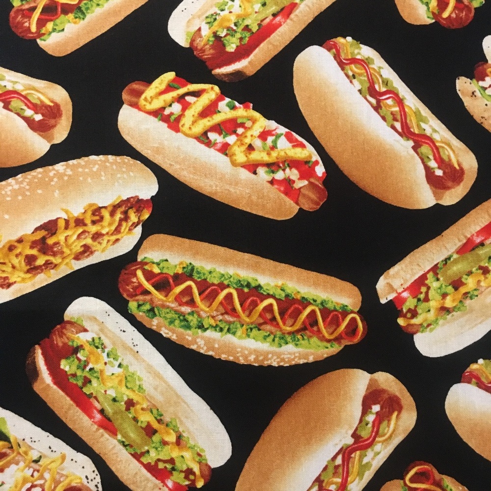 Hot dog face mask with filter pocket